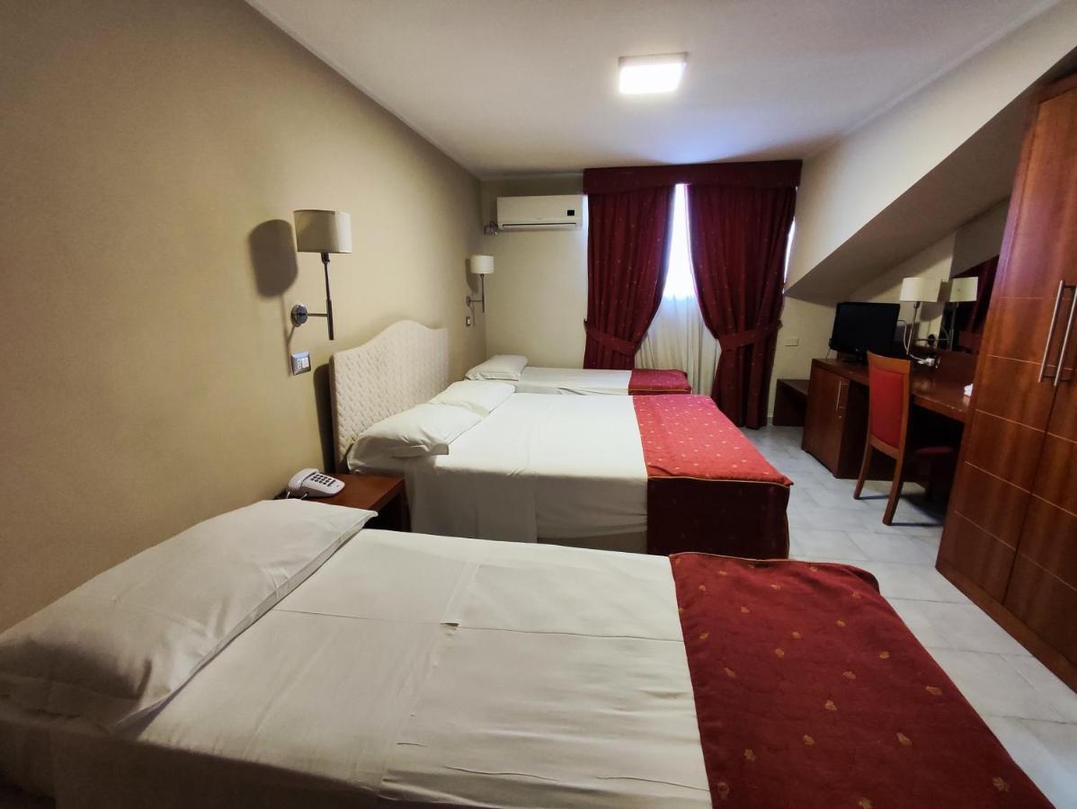 Pisani Hotel San Nicola la Strada Esterno foto