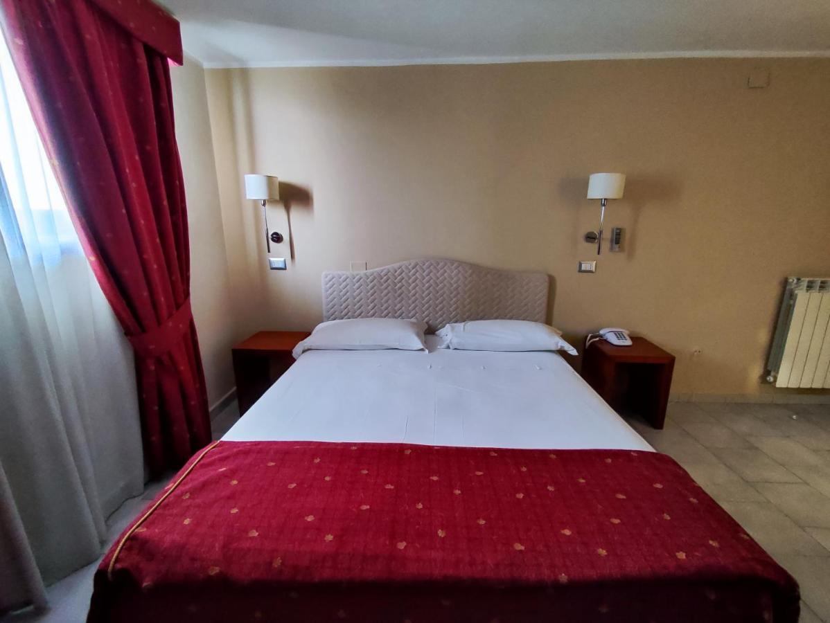 Pisani Hotel San Nicola la Strada Esterno foto