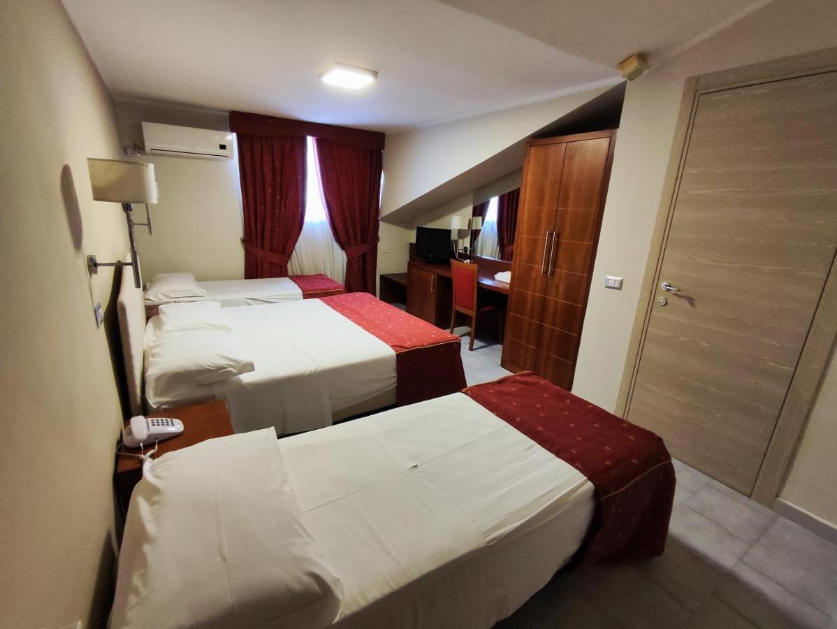 Pisani Hotel San Nicola la Strada Esterno foto