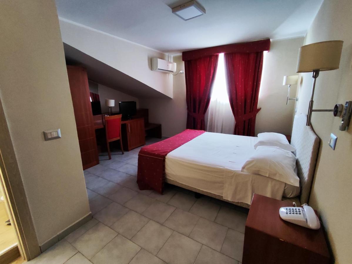 Pisani Hotel San Nicola la Strada Esterno foto