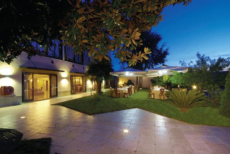 Pisani Hotel San Nicola la Strada Esterno foto