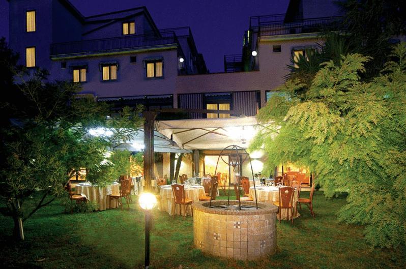 Pisani Hotel San Nicola la Strada Esterno foto