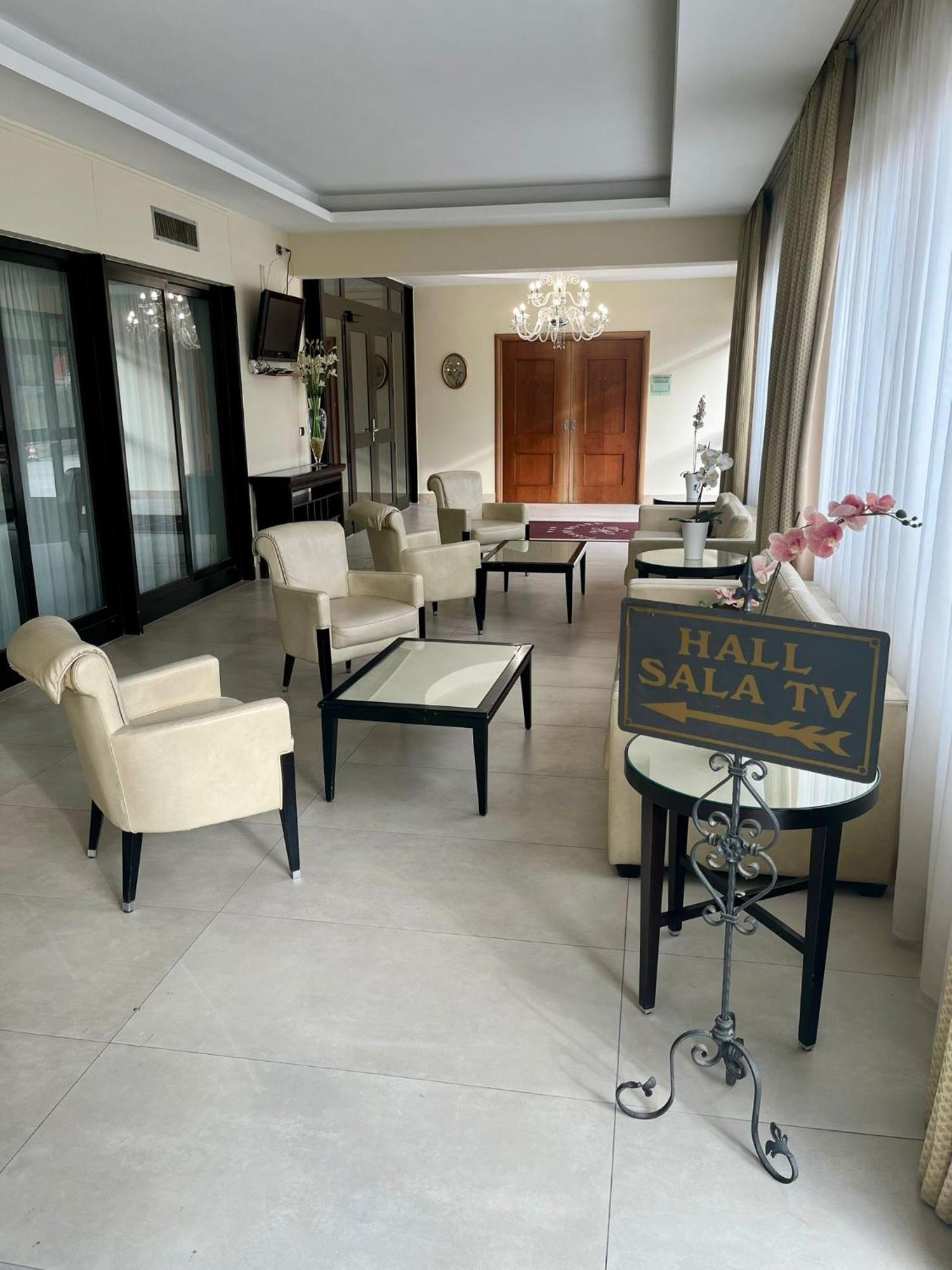 Pisani Hotel San Nicola la Strada Esterno foto