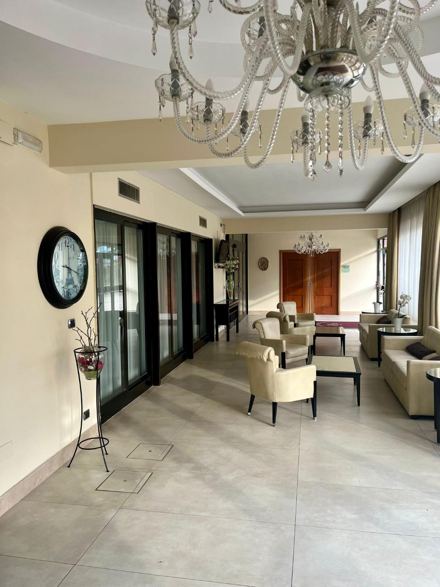 Pisani Hotel San Nicola la Strada Esterno foto