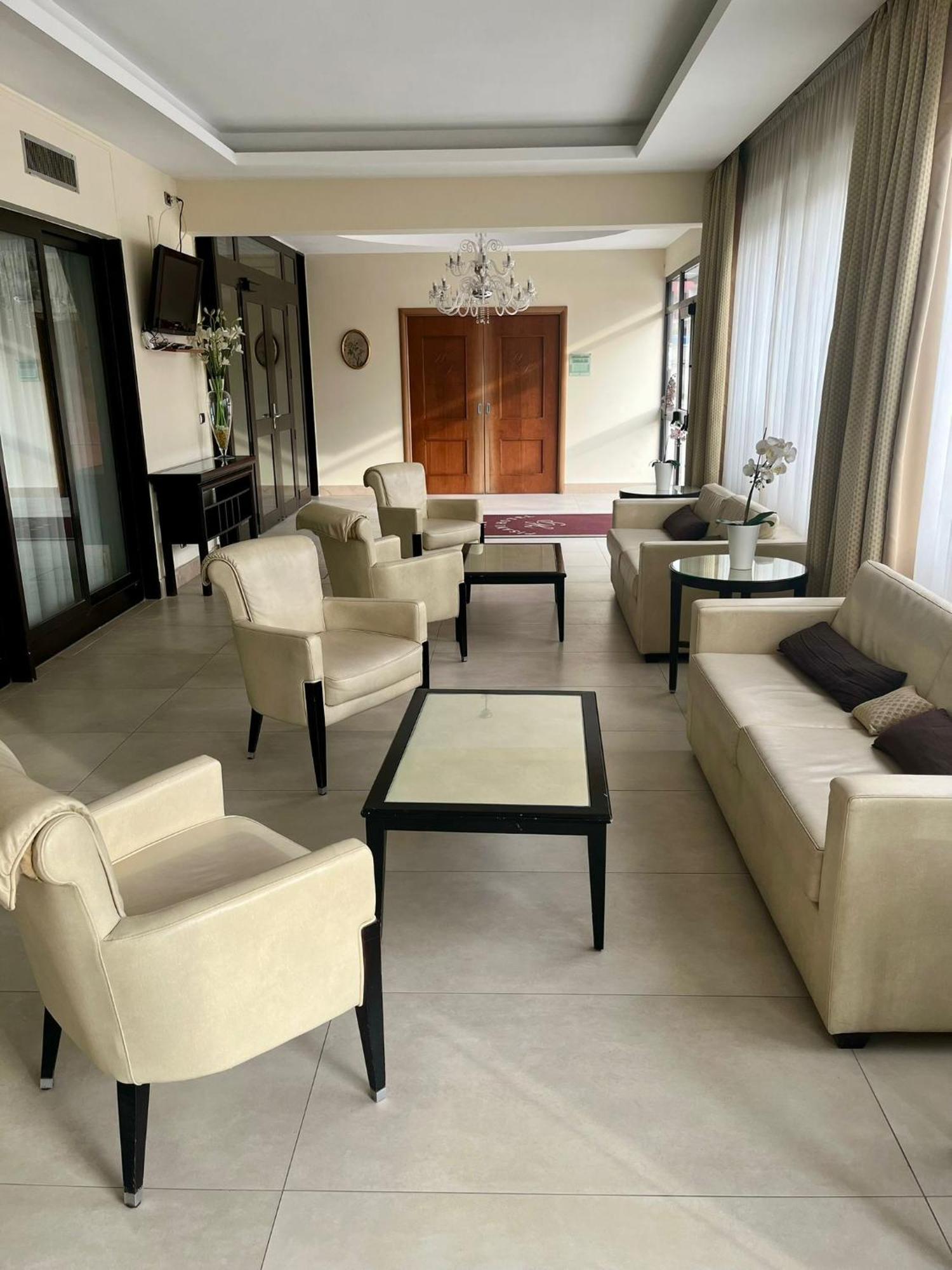Pisani Hotel San Nicola la Strada Esterno foto