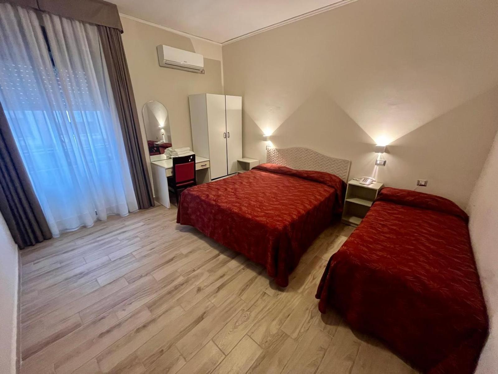 Pisani Hotel San Nicola la Strada Esterno foto