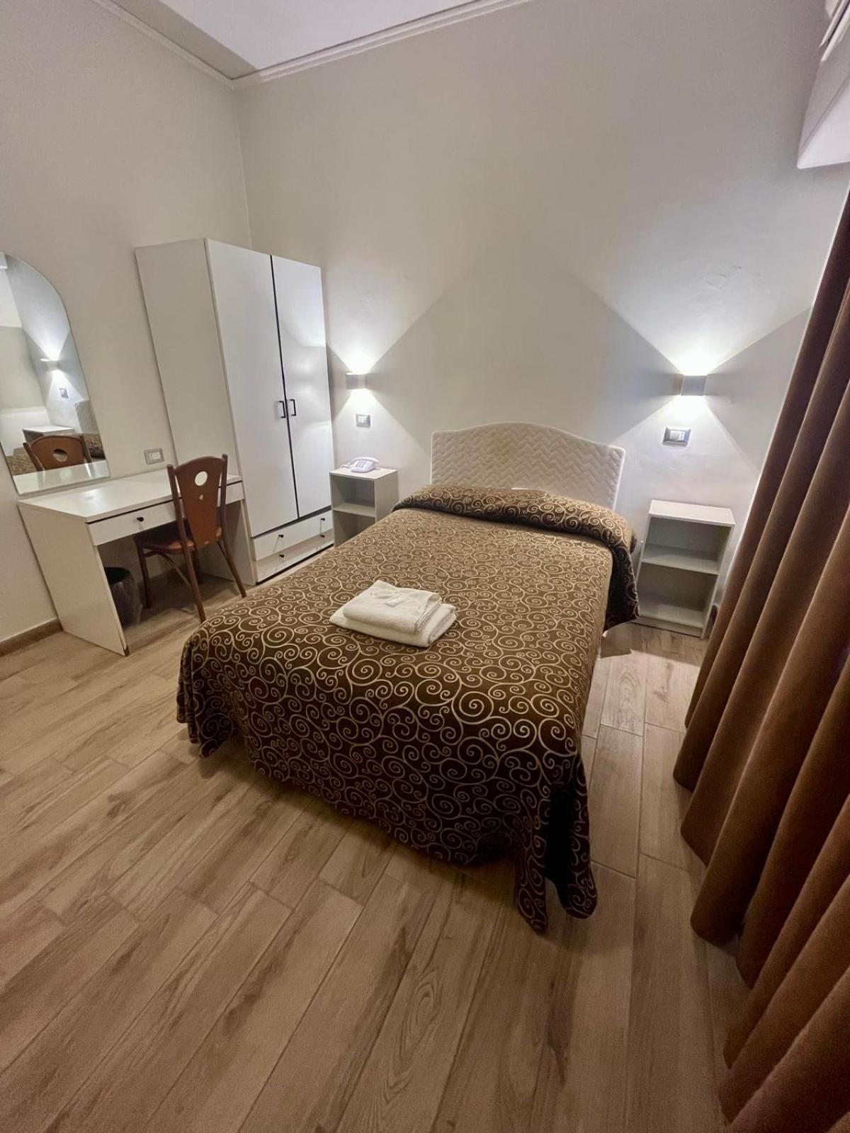 Pisani Hotel San Nicola la Strada Esterno foto