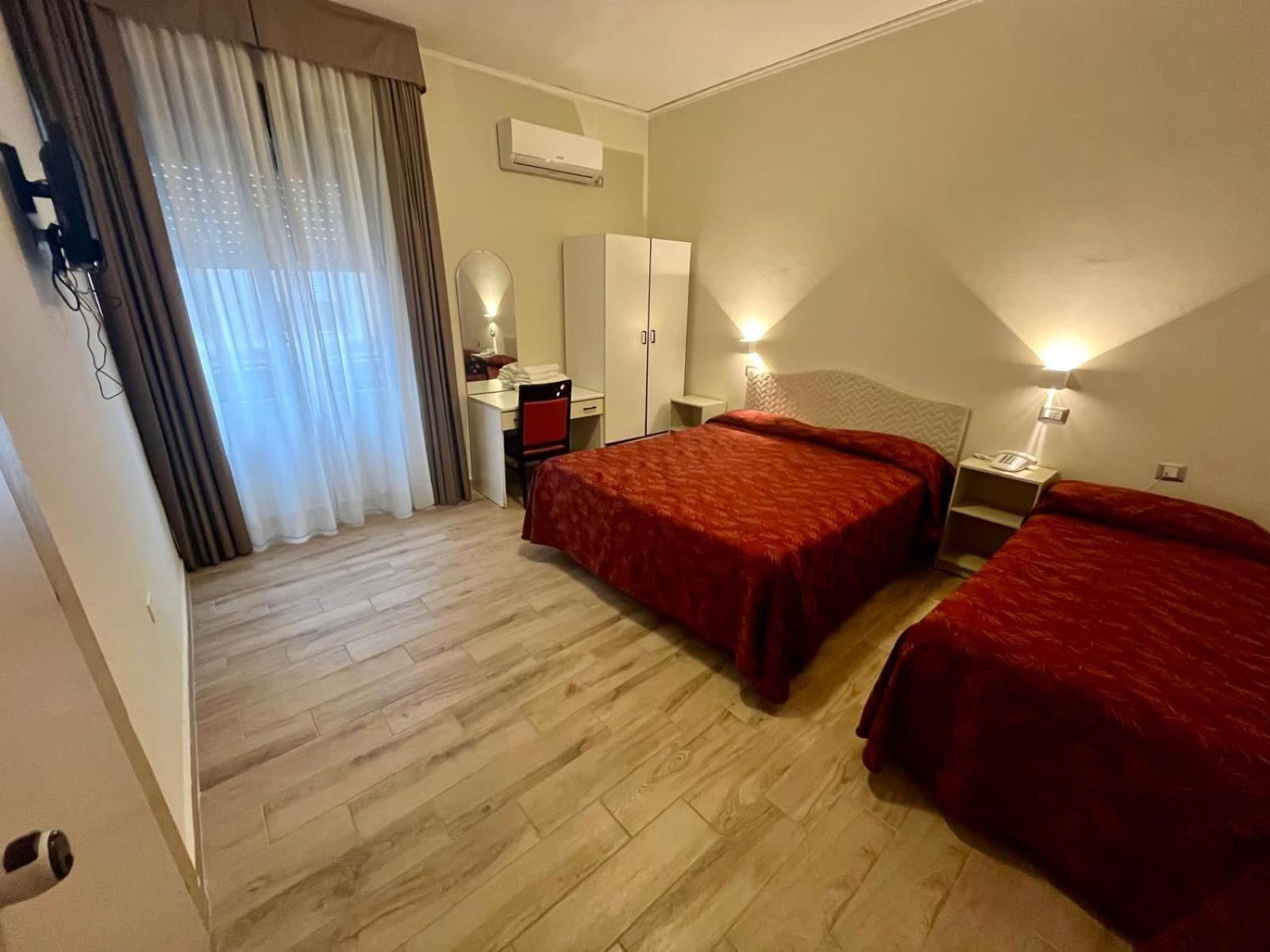 Pisani Hotel San Nicola la Strada Esterno foto