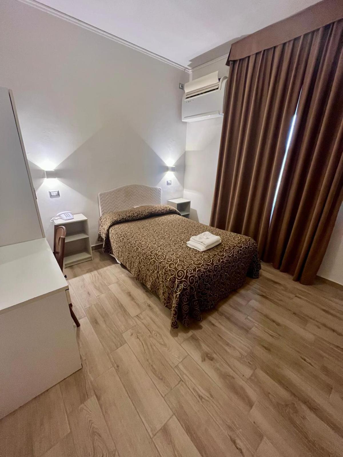 Pisani Hotel San Nicola la Strada Esterno foto