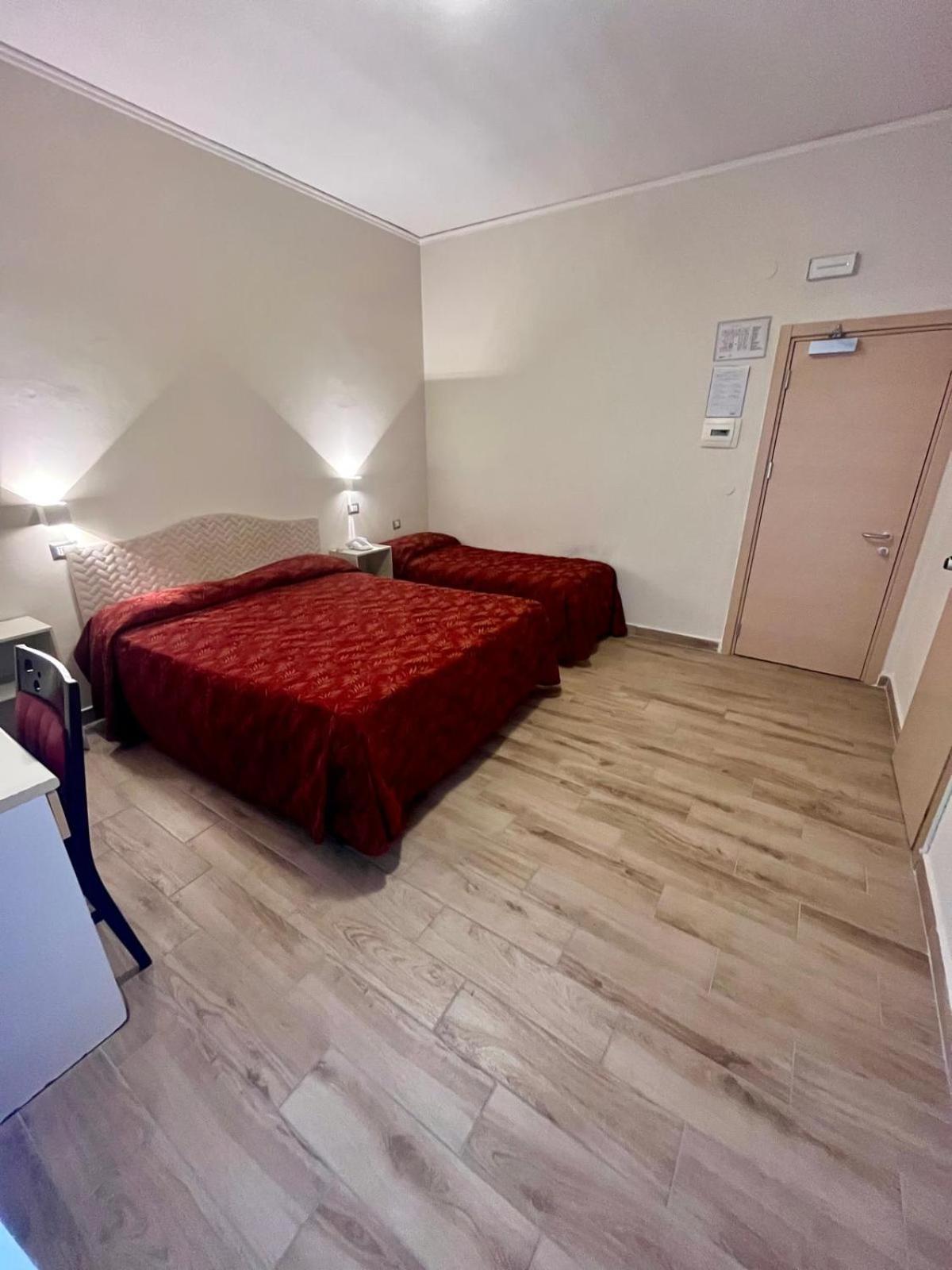 Pisani Hotel San Nicola la Strada Esterno foto