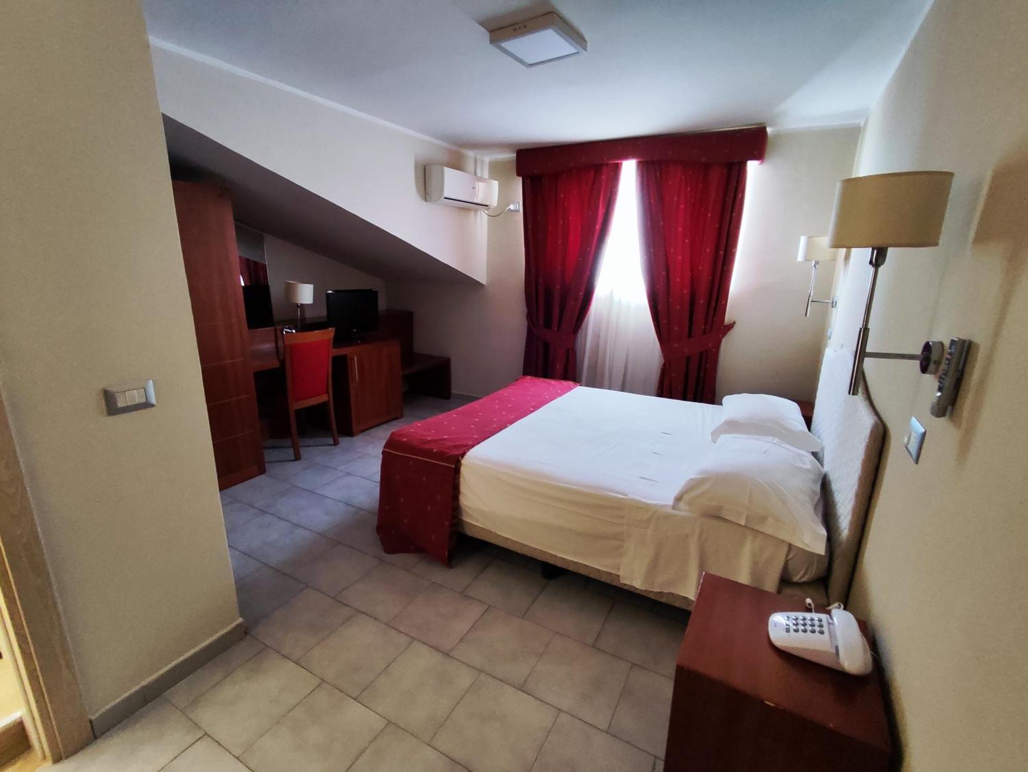 Pisani Hotel San Nicola la Strada Esterno foto