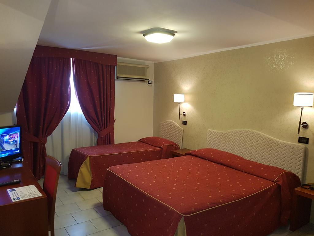Pisani Hotel San Nicola la Strada Esterno foto