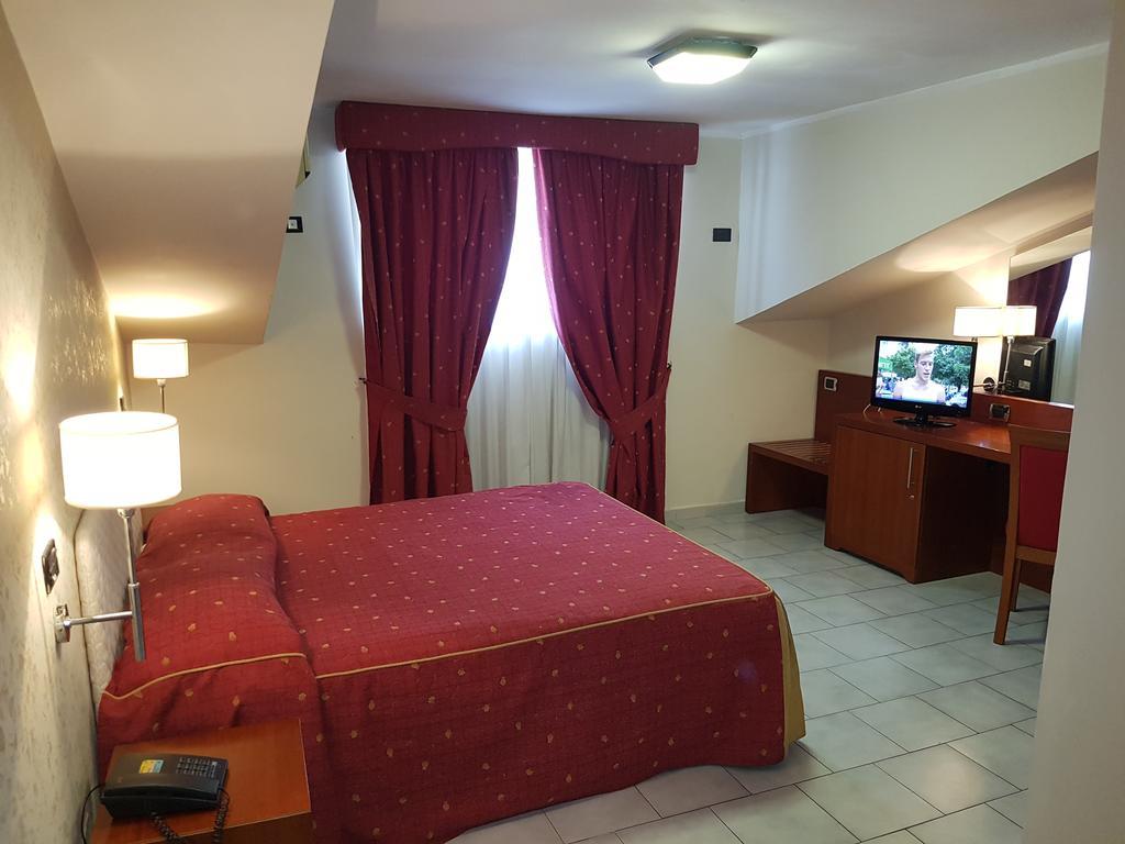 Pisani Hotel San Nicola la Strada Esterno foto
