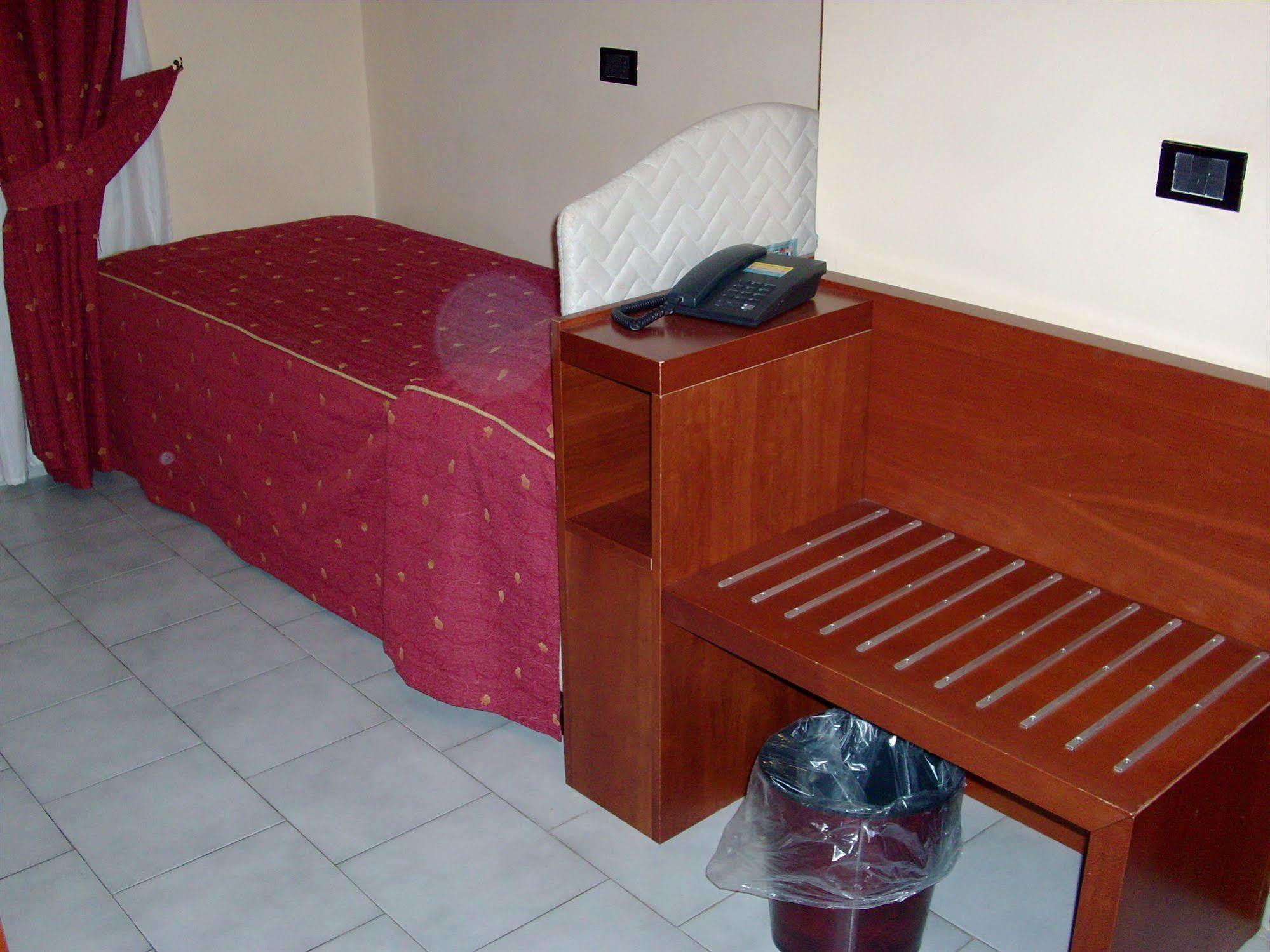 Pisani Hotel San Nicola la Strada Esterno foto
