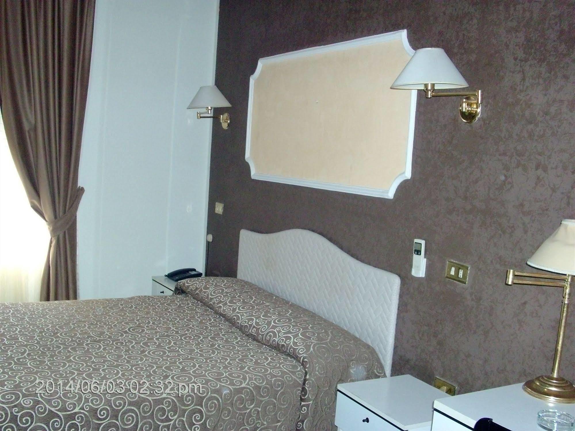 Pisani Hotel San Nicola la Strada Esterno foto