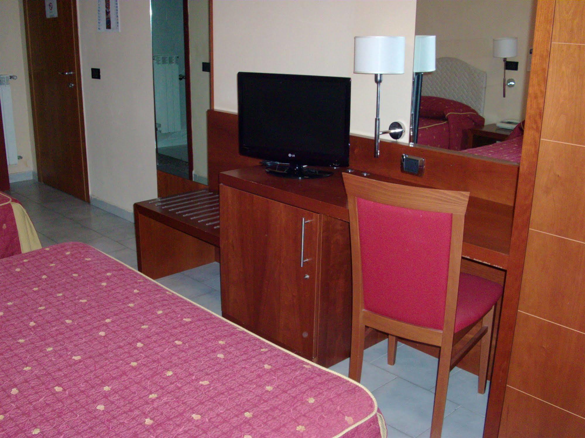 Pisani Hotel San Nicola la Strada Esterno foto